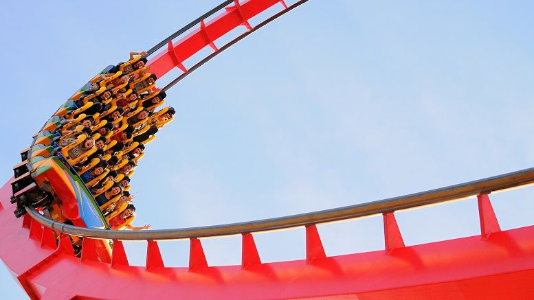 Bitcoin Prices Dip Below $900 After Trading Volume Drop