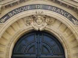 French Central Bank Urges More Research On Blockchain Impact