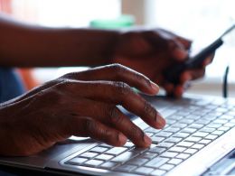Google Searches for MMM Spike as Ponzi Scheme Suspends Accounts in Nigeria