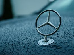 Mercedes Buys Bitcoin Service Provider in ‘Digitization Strategy’