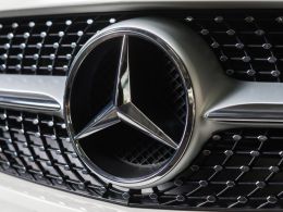 Automaker Daimler Acquires Bitcoin Services Firm to Develop “Mercedes Pay”